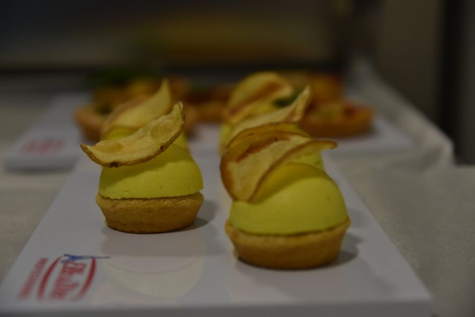 Mignon al parmigiano, curcuma con chips di verdure croccanti