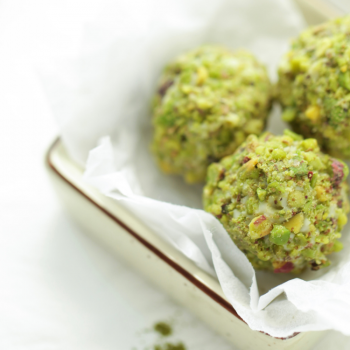 Ricetta Truffle al pistaccio e cioccolato con Caravella Gran Ripieno (tartufi al pistacchio)